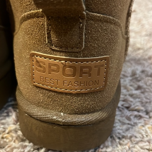 Knock-off uggs, size 40 (fits like 7.5-8), brown/tan. - Picture 4 of 4